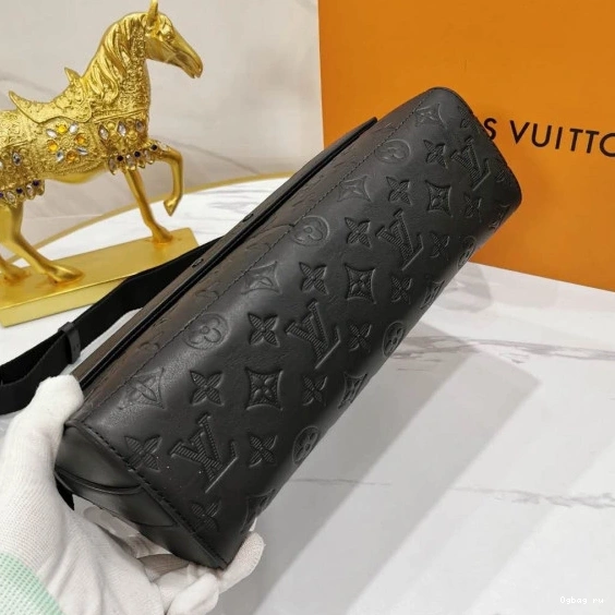 MESSENGER LOUIS VUITTON SPRING 0822